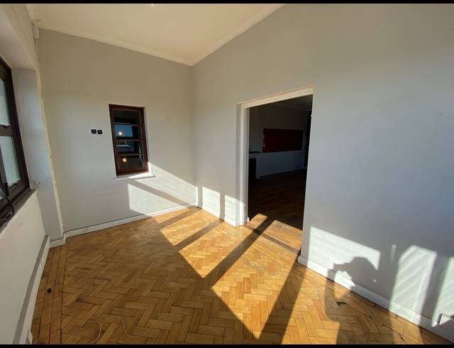 176M² OFFICE TO LET IN PAARDEN EILAND